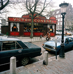 846341 Gezicht op de poffertjeskraam Victor Consael op de Neude te Utrecht.